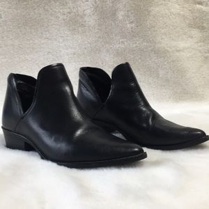 STEVE MADDEN BLACK BOOTIE SZ 7.5
